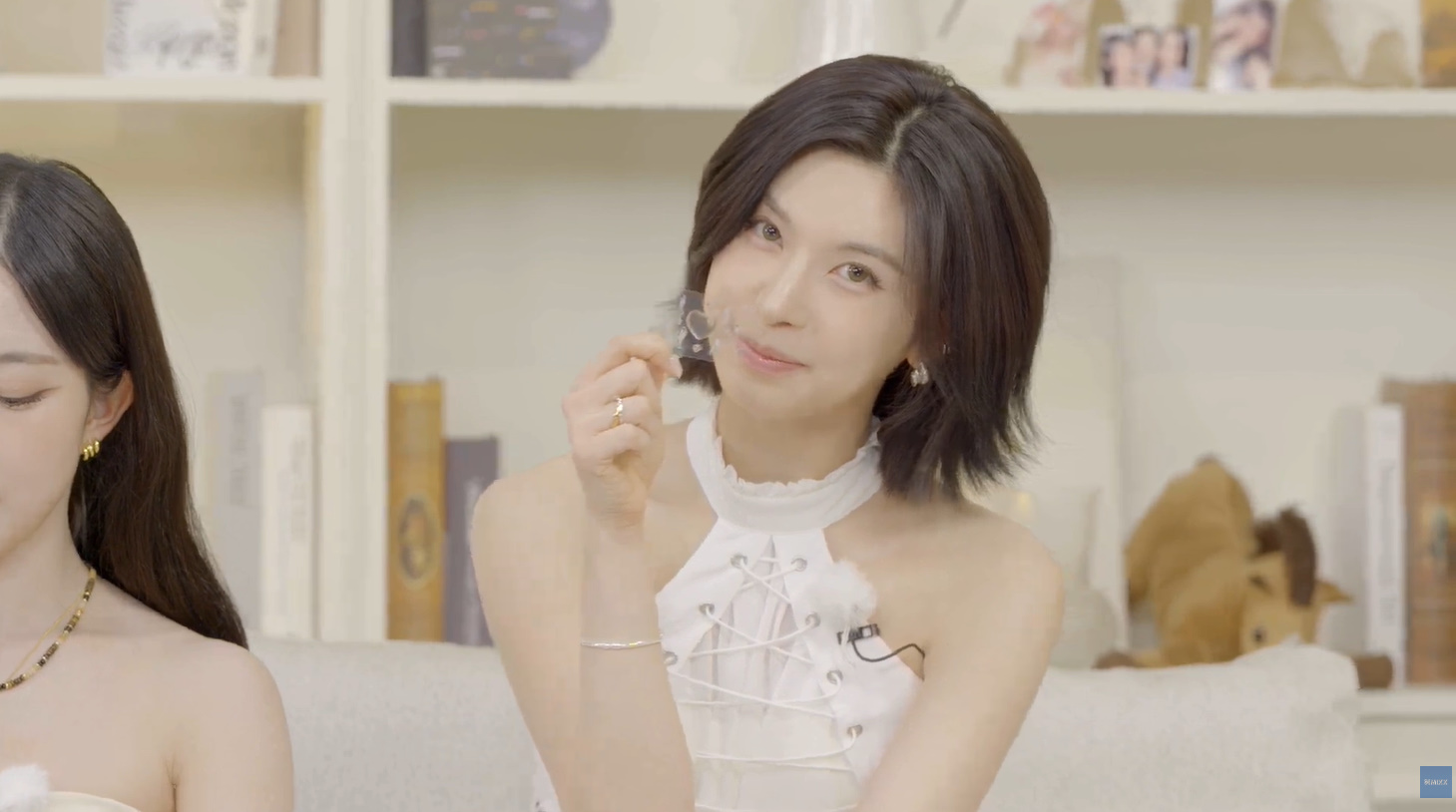 엔믹스 배이 wearing PS171E